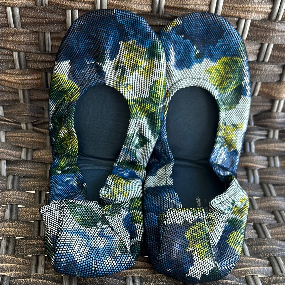 Elegant Floral Women's Flats in Blue and Green